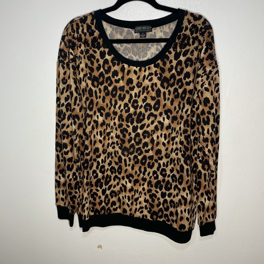 Forever 21 leopard print studded sweater size 1X - Picture 3 of 6